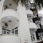 Rozz Hotel 1