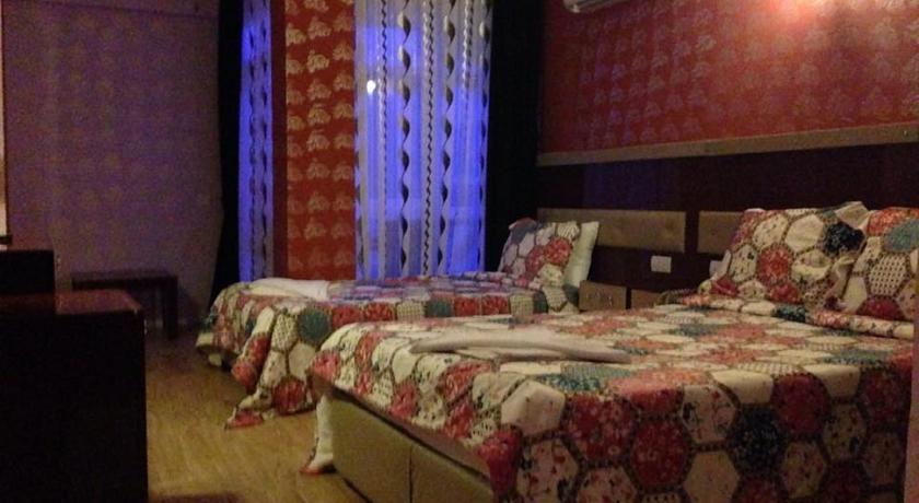 Rozz 1 Hotel 2*