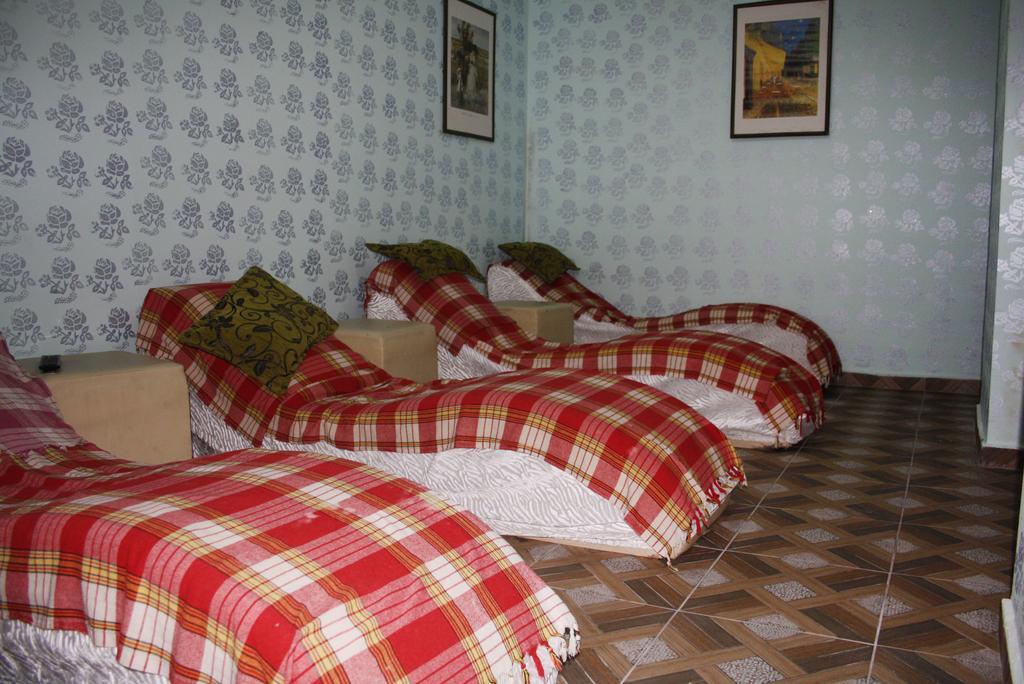 Rozz 1 Hotel 2*