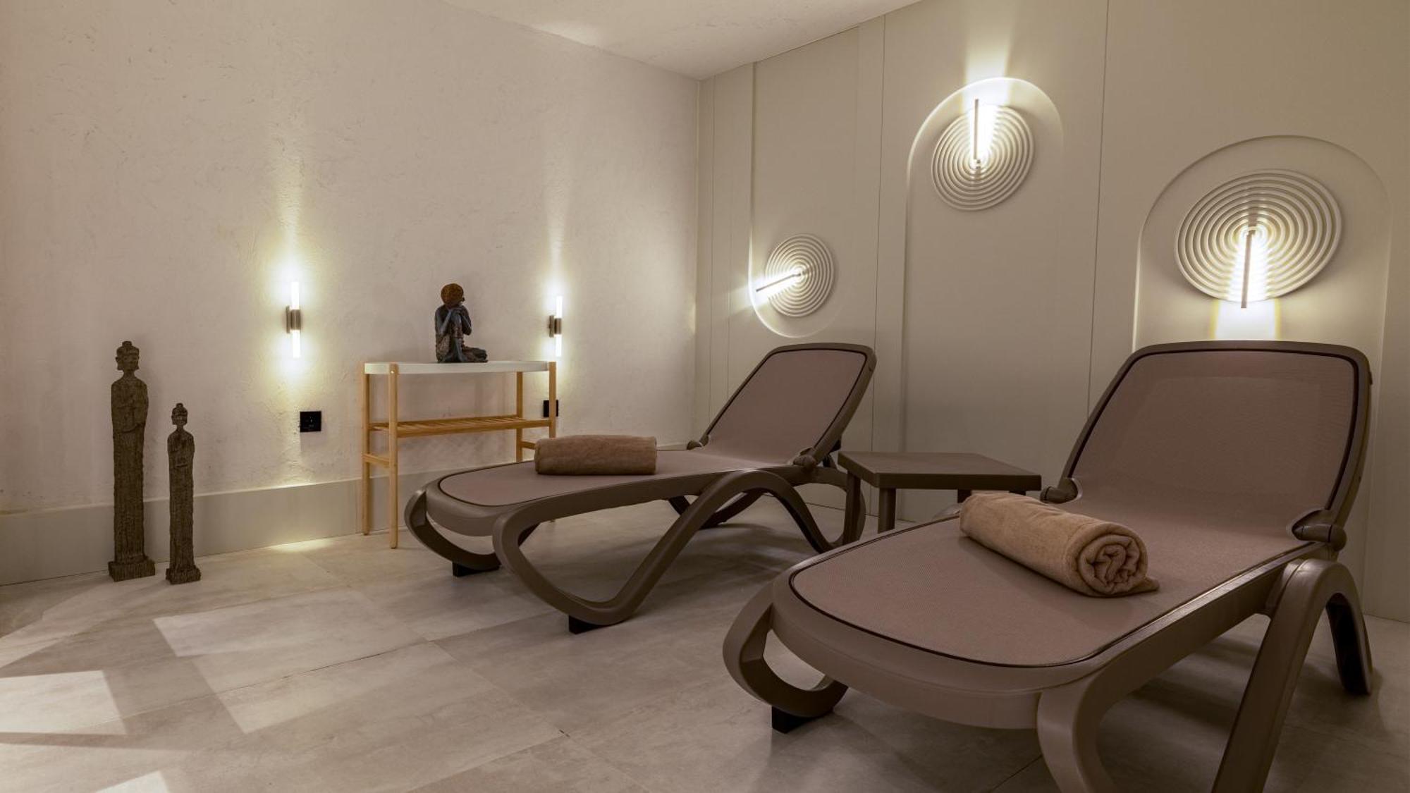 Hotel Four Hills 3*