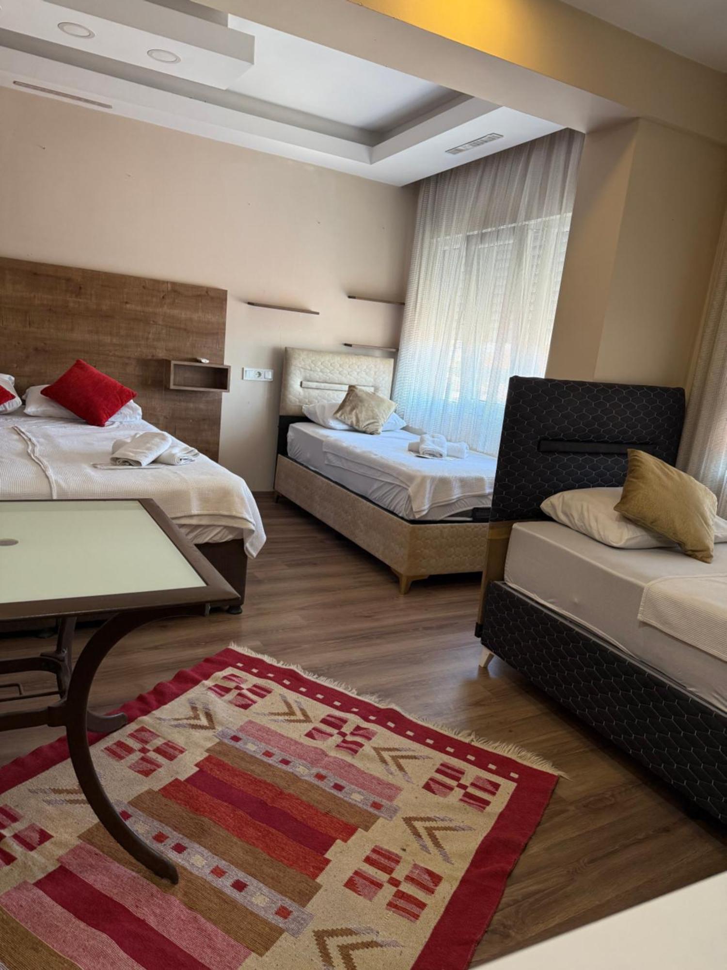 Hotel Twenty Hotel 2*