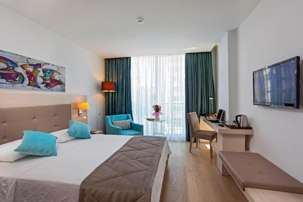 Apart-hotel The &