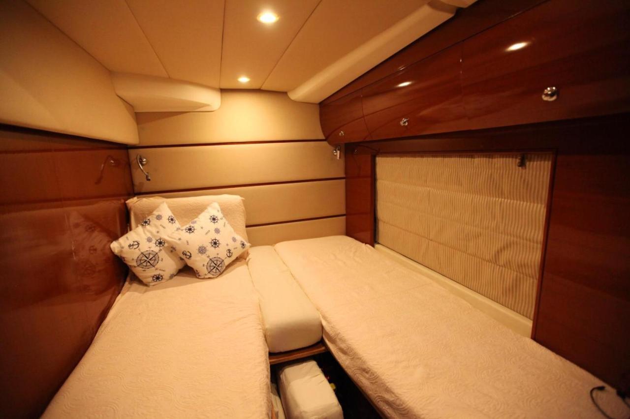 Botel Ekimbey Yacht *