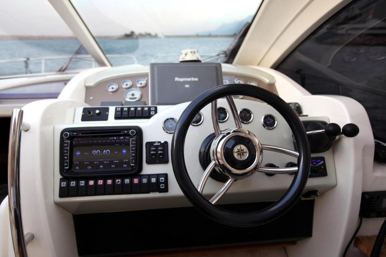 Ekimbey Yacht *