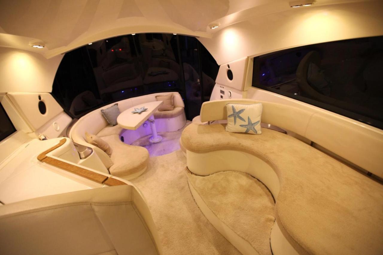 Ekimbey Yacht Botel *