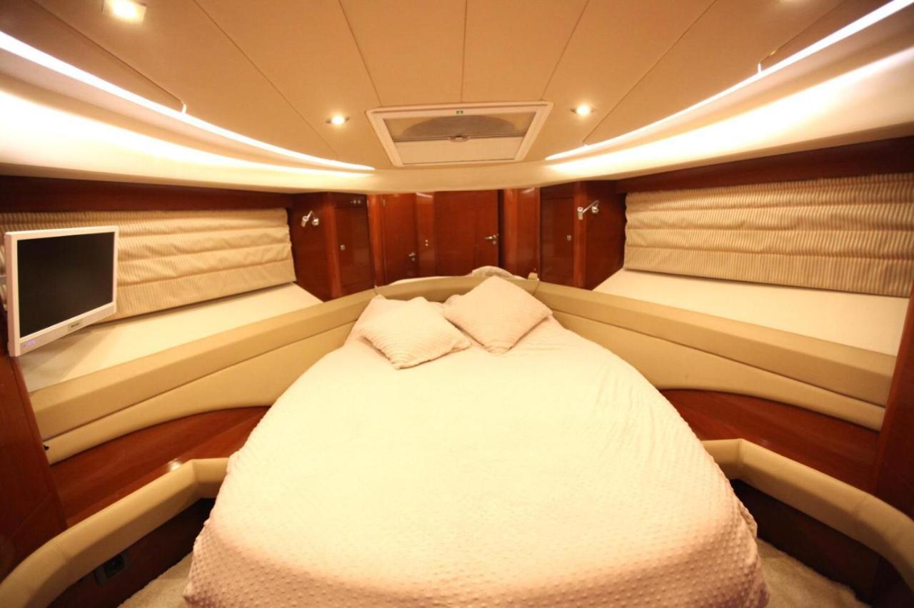 Botel Ekimbey Yacht