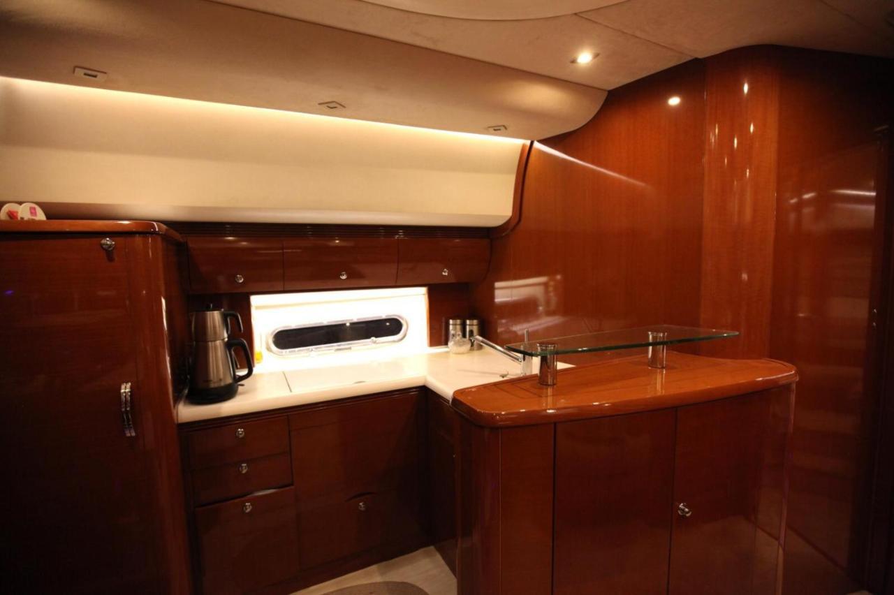 Botel Ekimbey Yacht