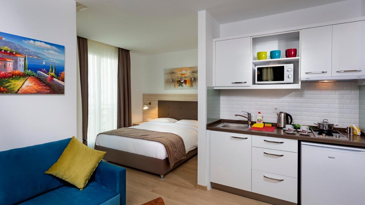 Apart-hotel The &