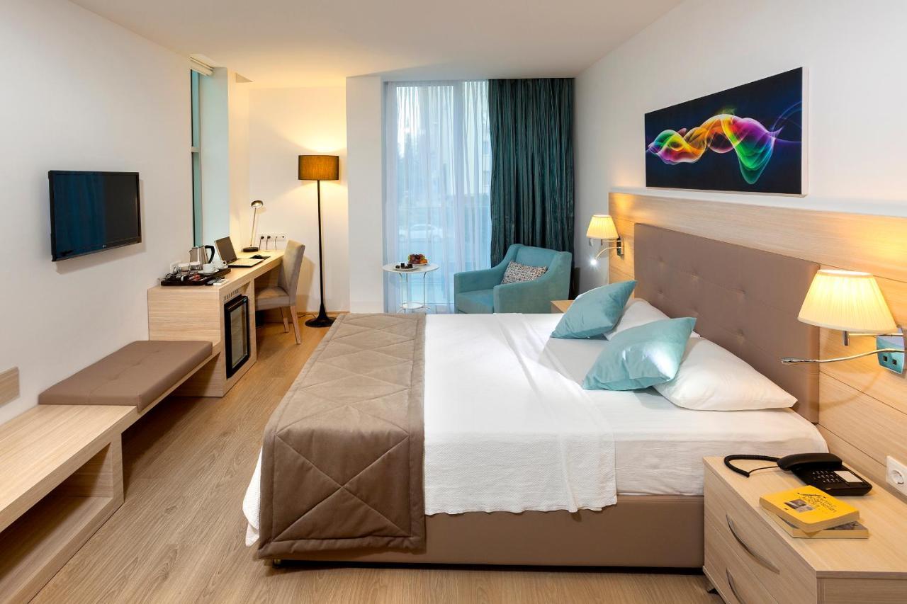 Apart-hotel The &
