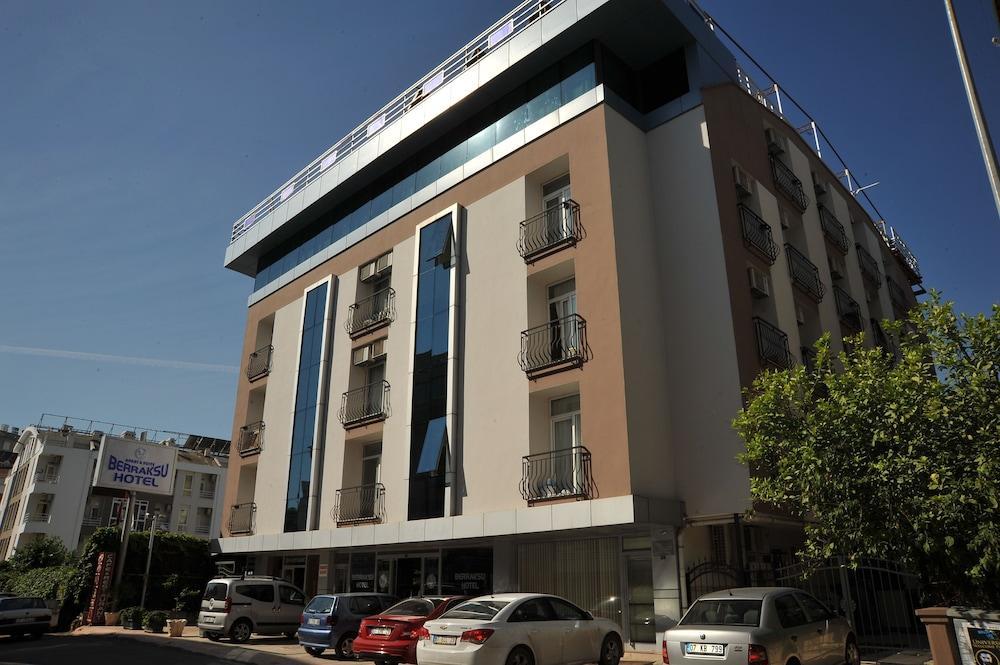 Berrak Su Antália