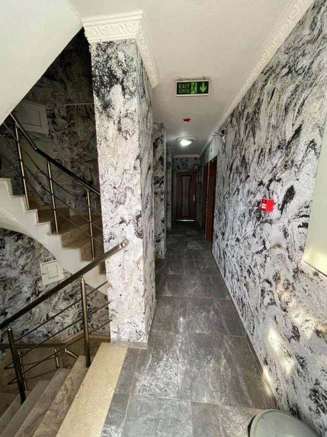 Otel özgür