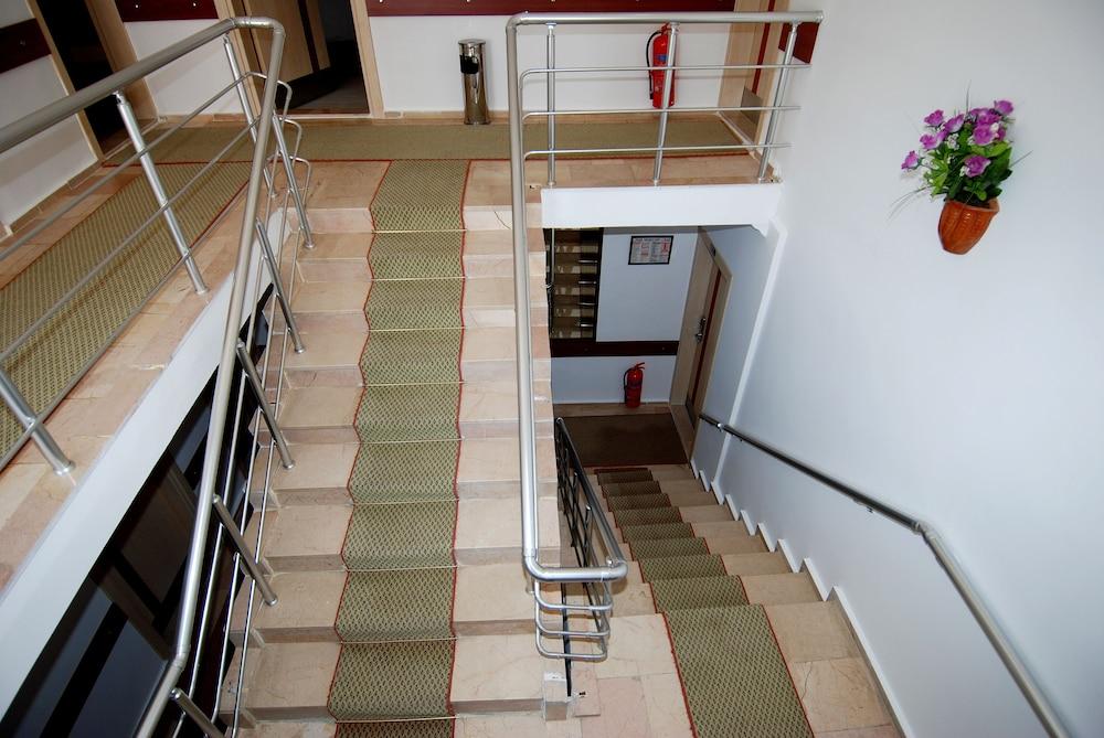 Lara Diamond Otel