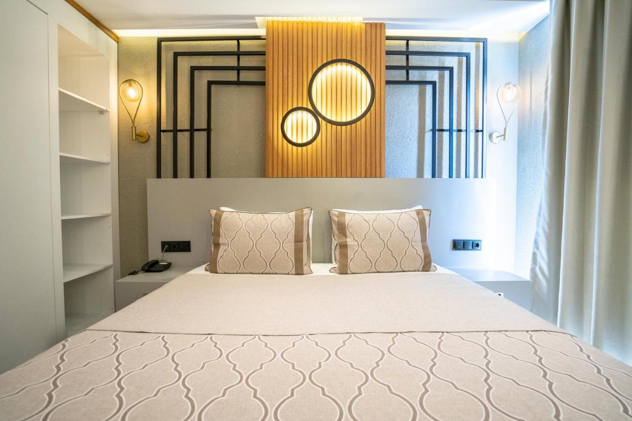 Otel & *