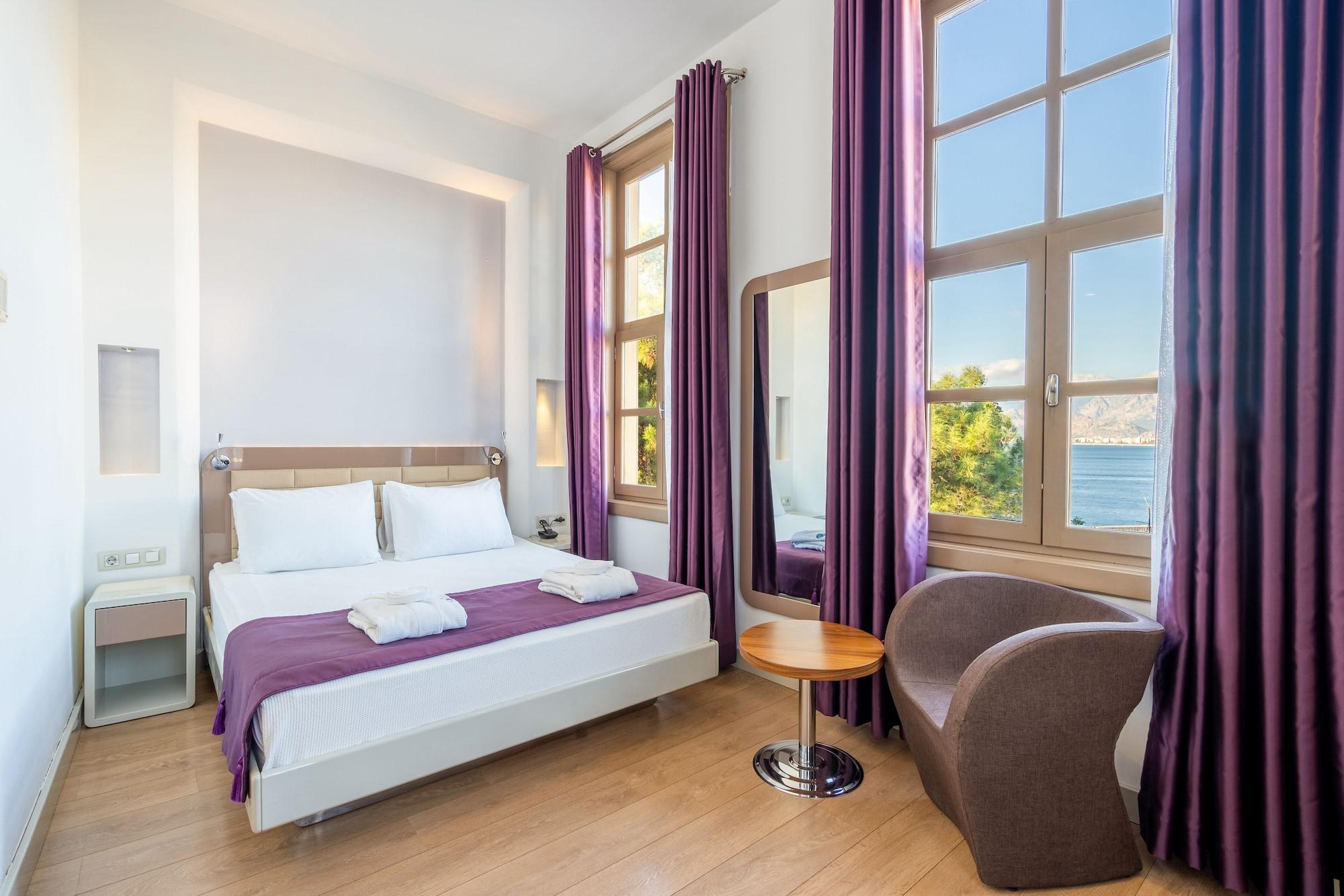 Marina Hotel