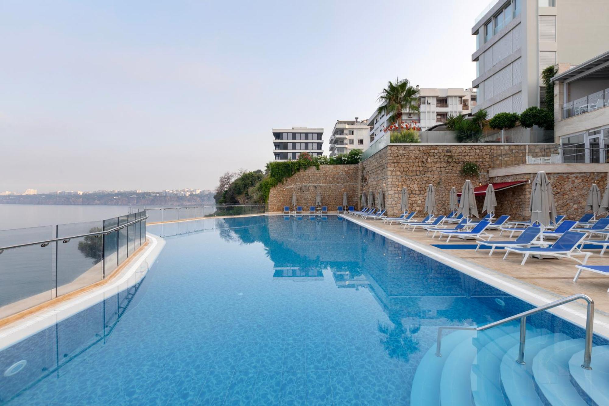 Ramada Plaza 5* Antália