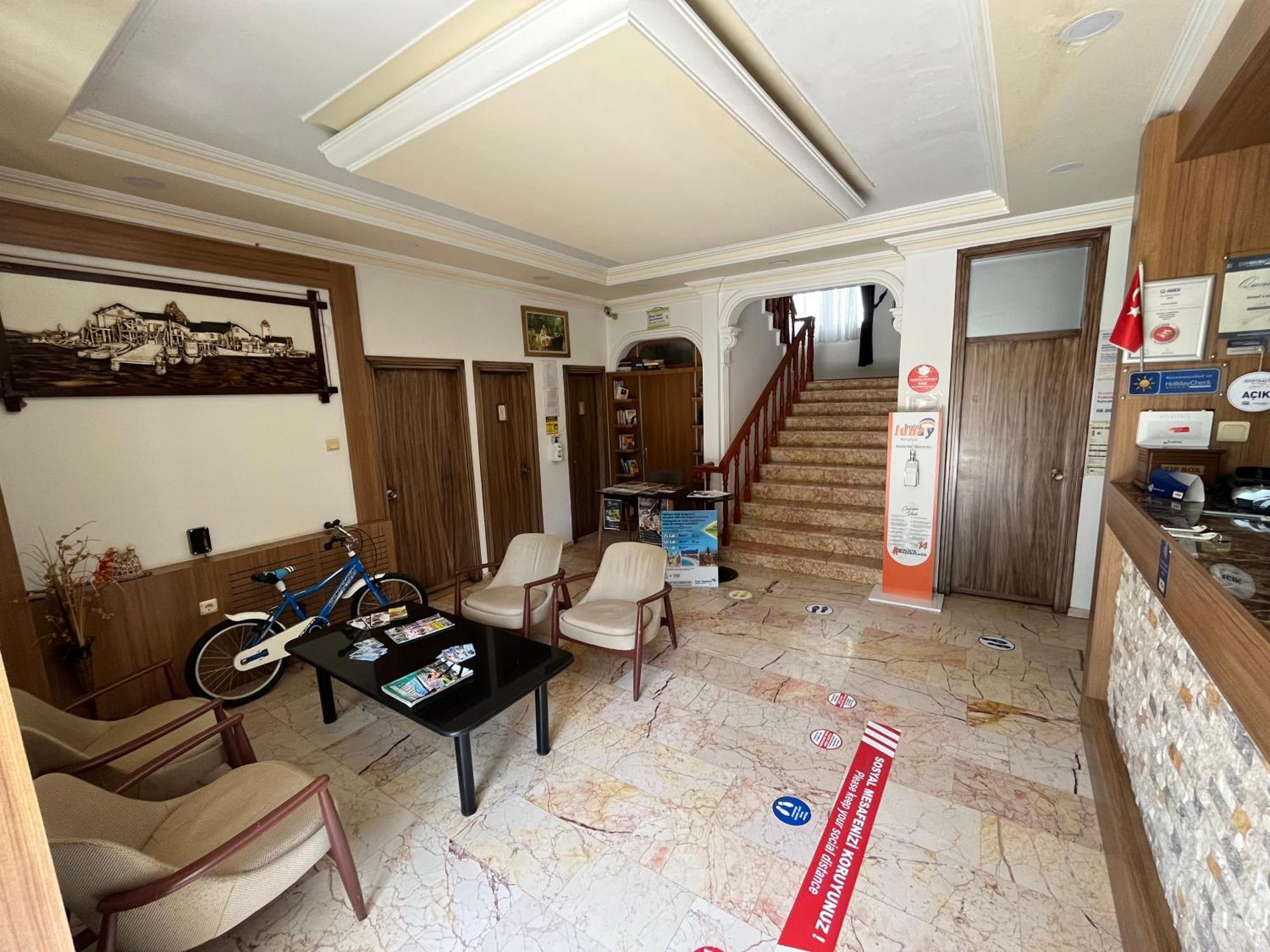 Lunay Hotel