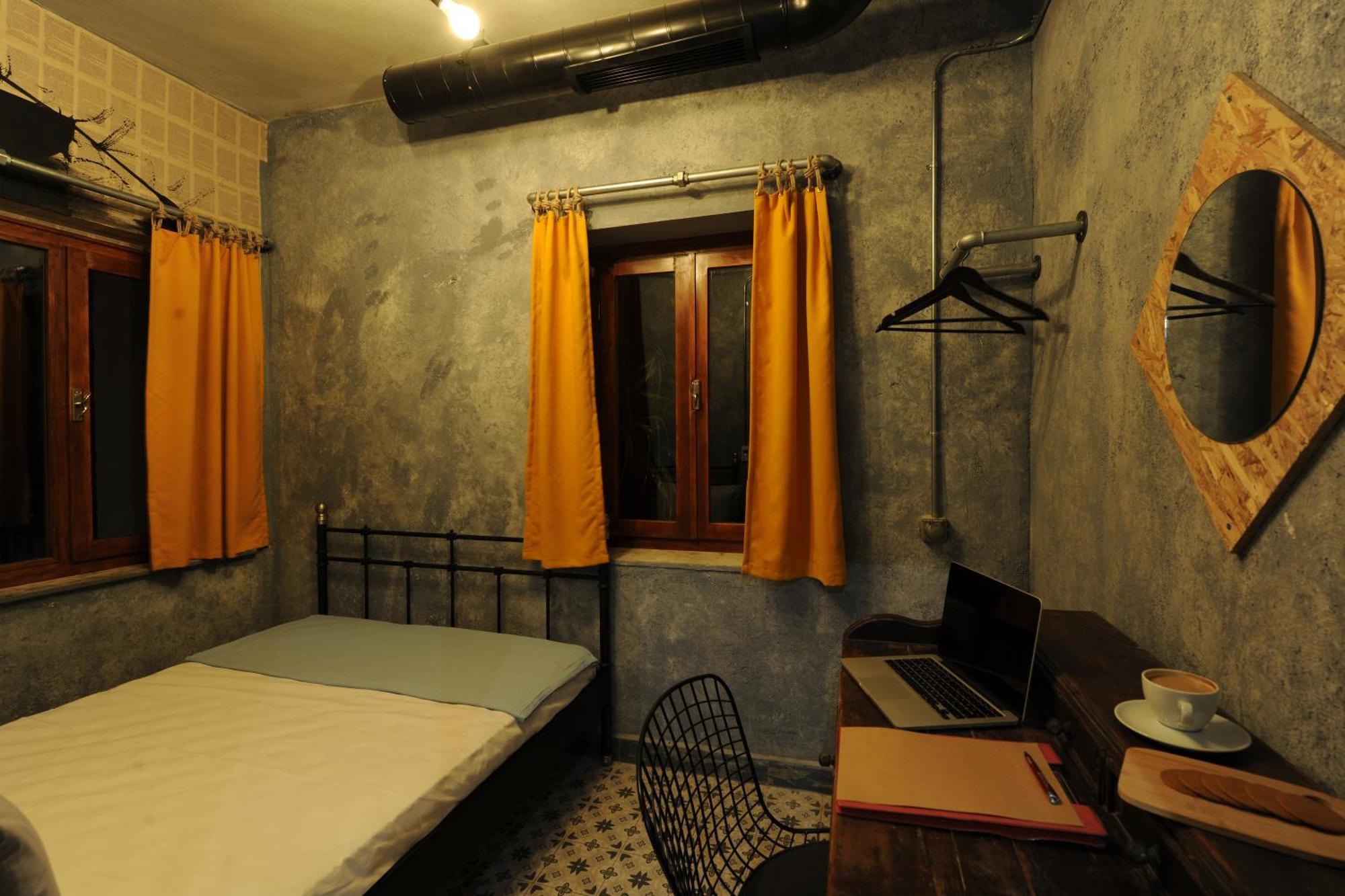 Role Street Albergue Antália