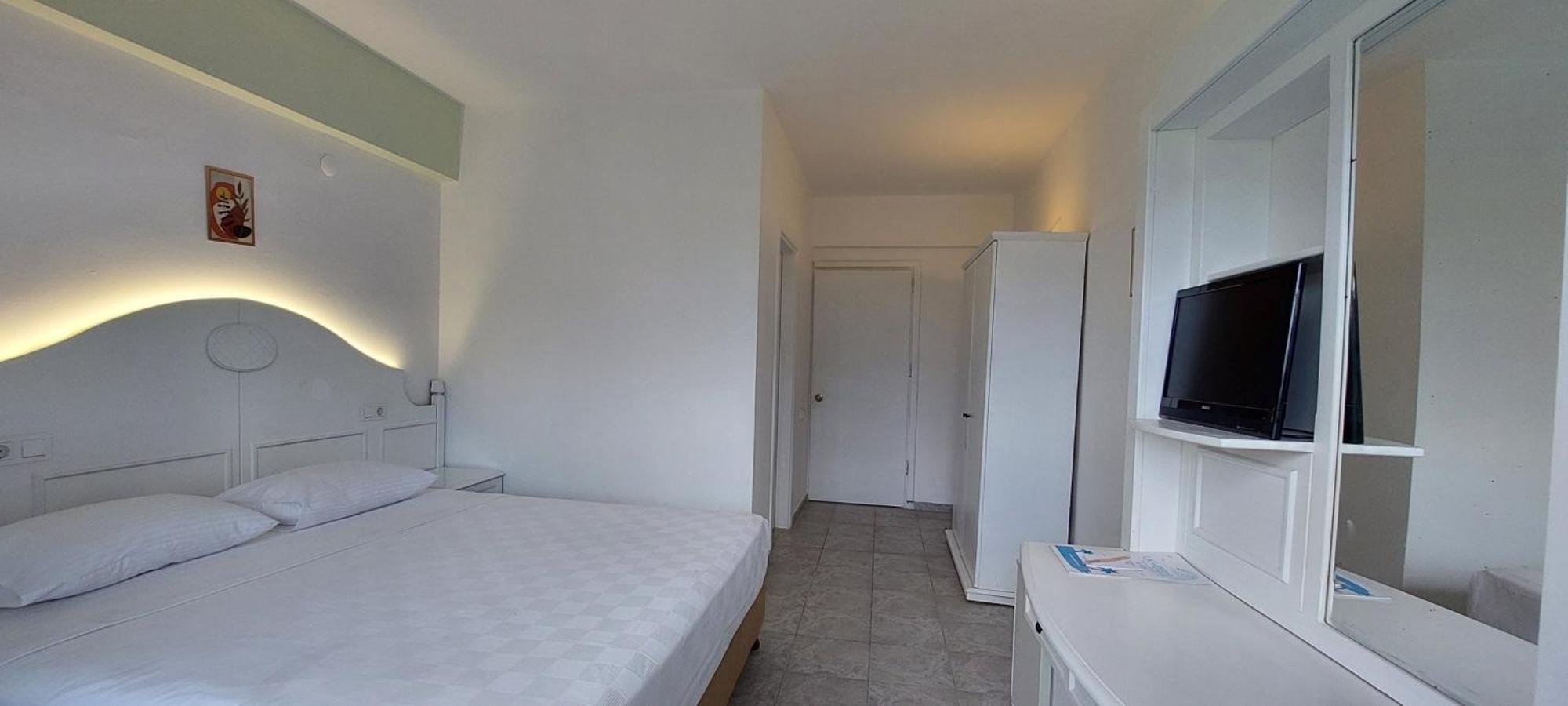 Uk Kiris Hotel Antália