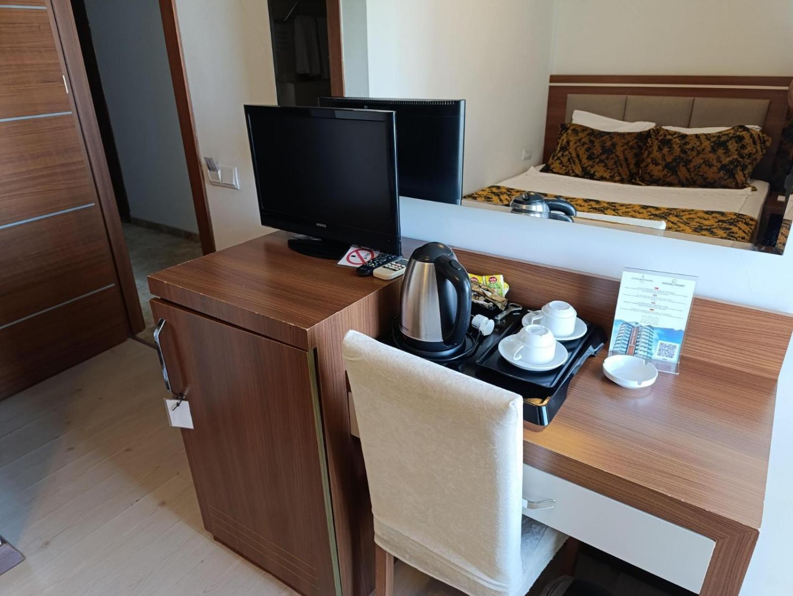 Otel The Corner Park 3*