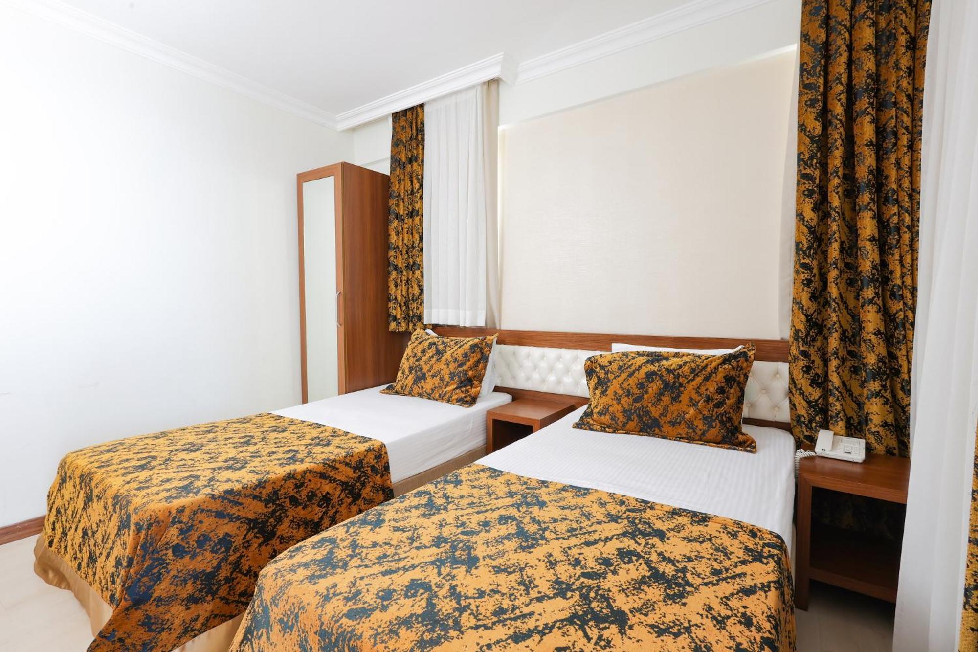 Otel The Corner Park 3*