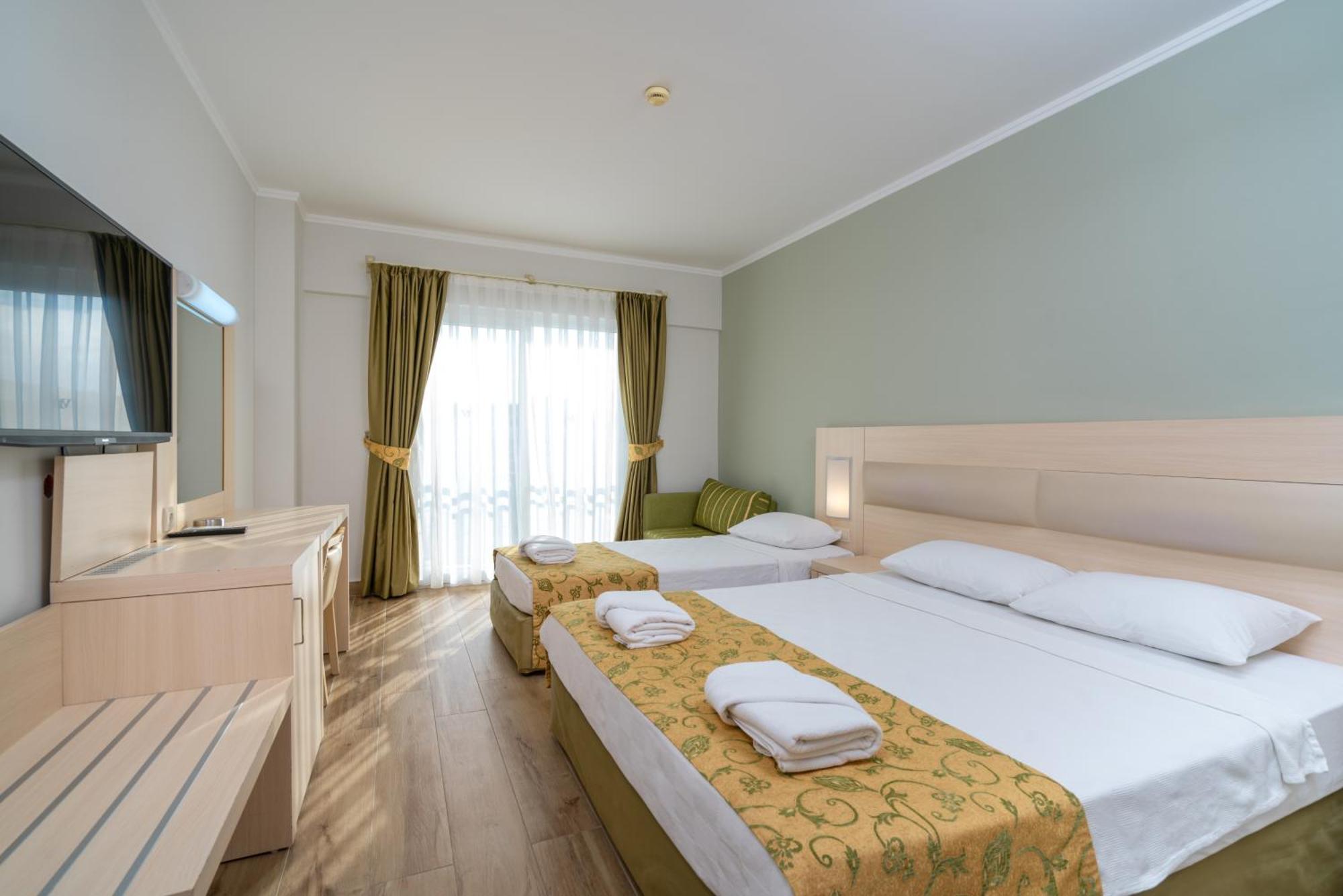 Otel White Lilyum 4*