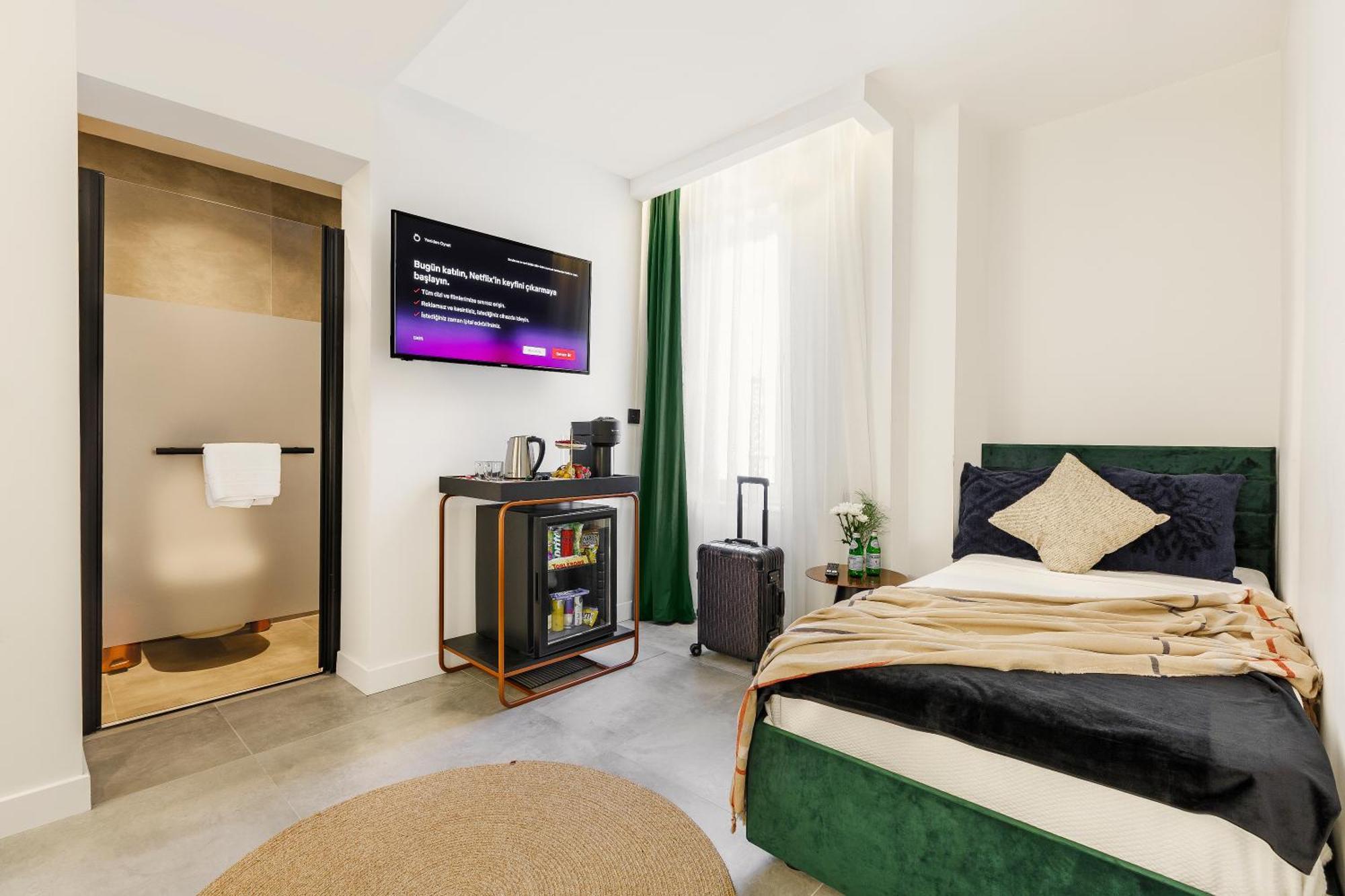 The One Living - Adult Only Hotel *