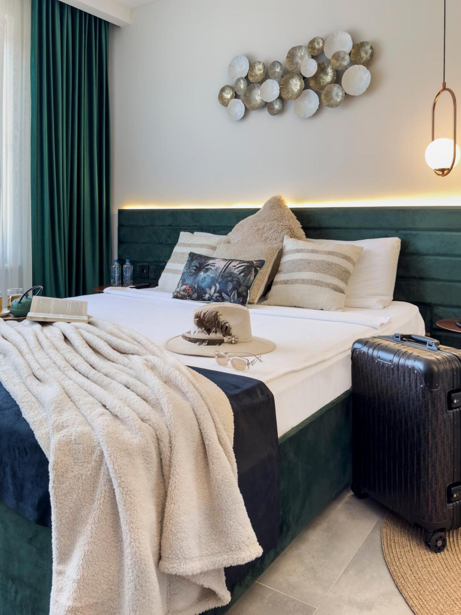 The One Living - Adult Only Hotel *
