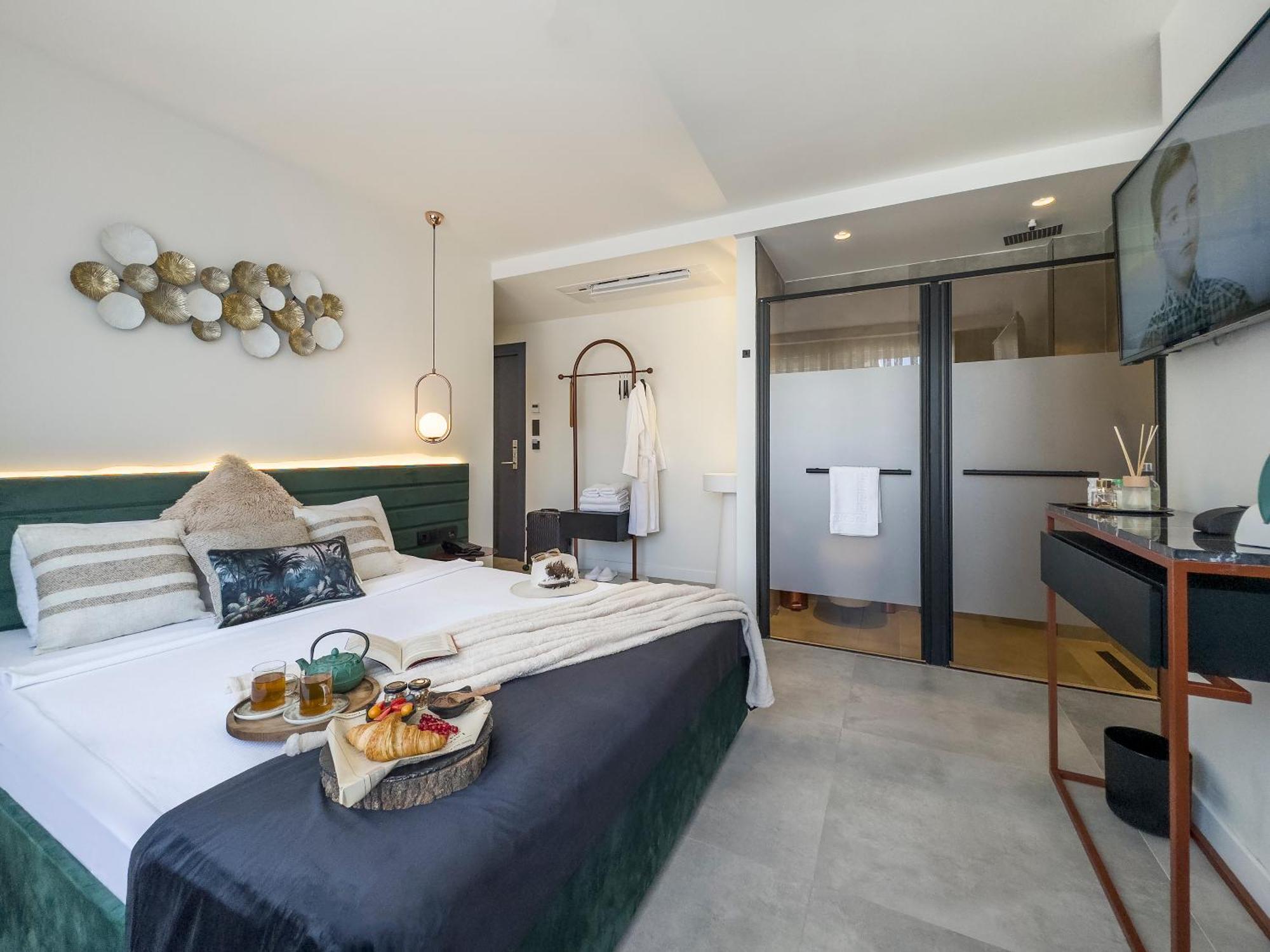 The One Living - Adult Only Hotel
