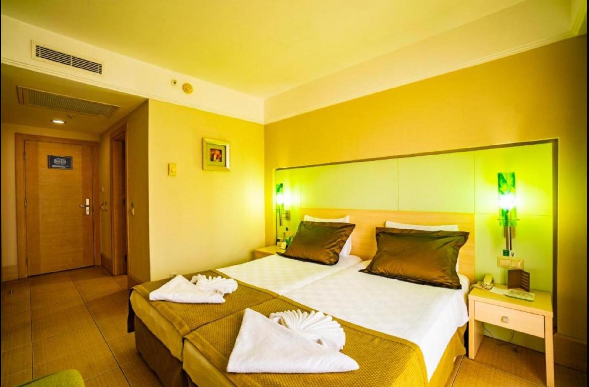 Ambassador & Otel 4*