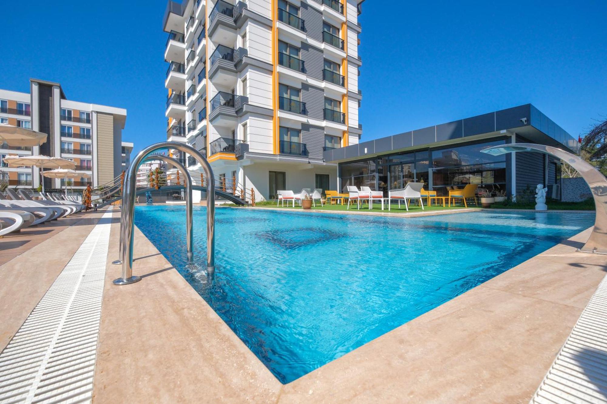 Elysium Deluxe Otel *