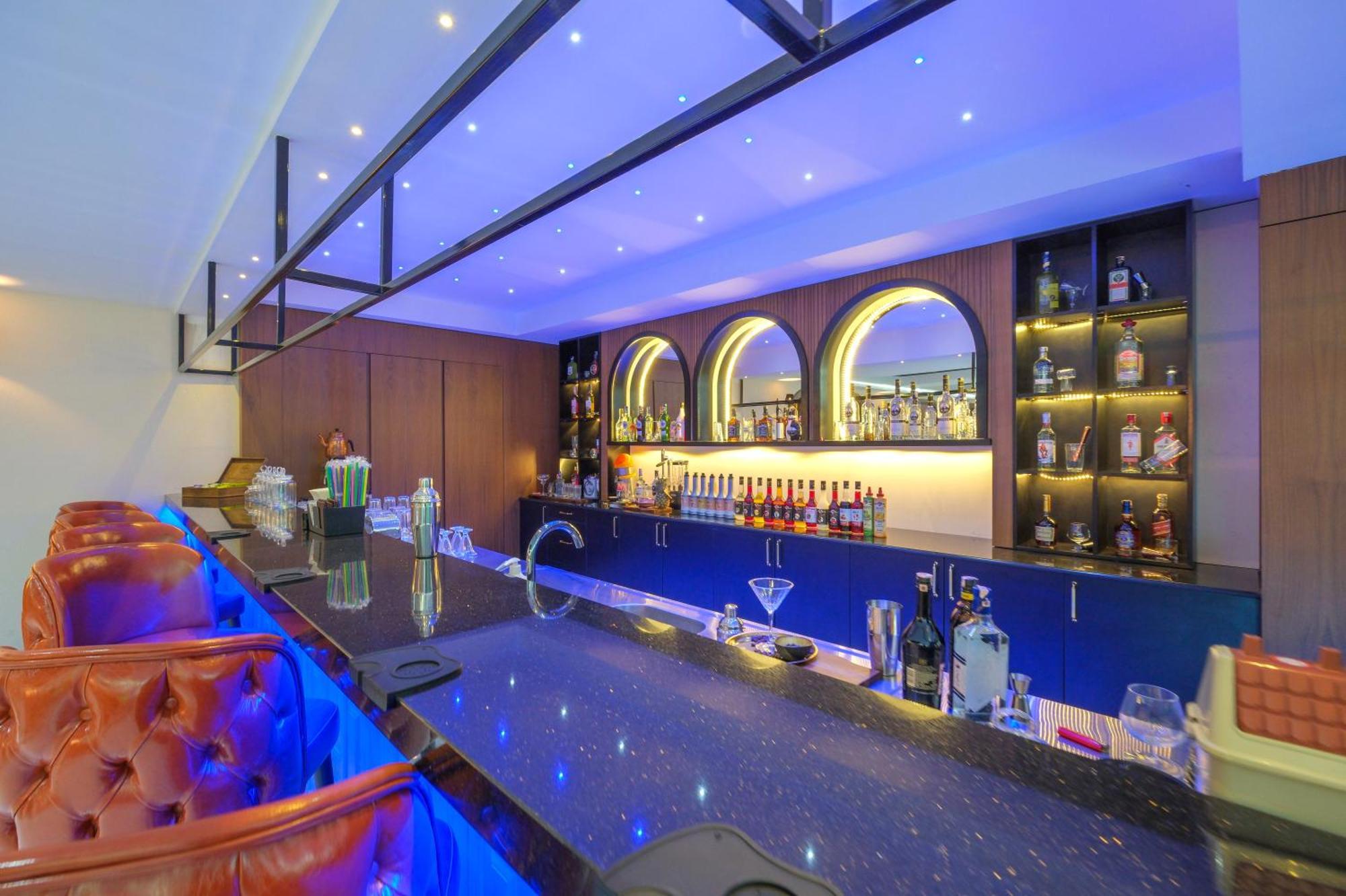 Elysium Deluxe Otel *