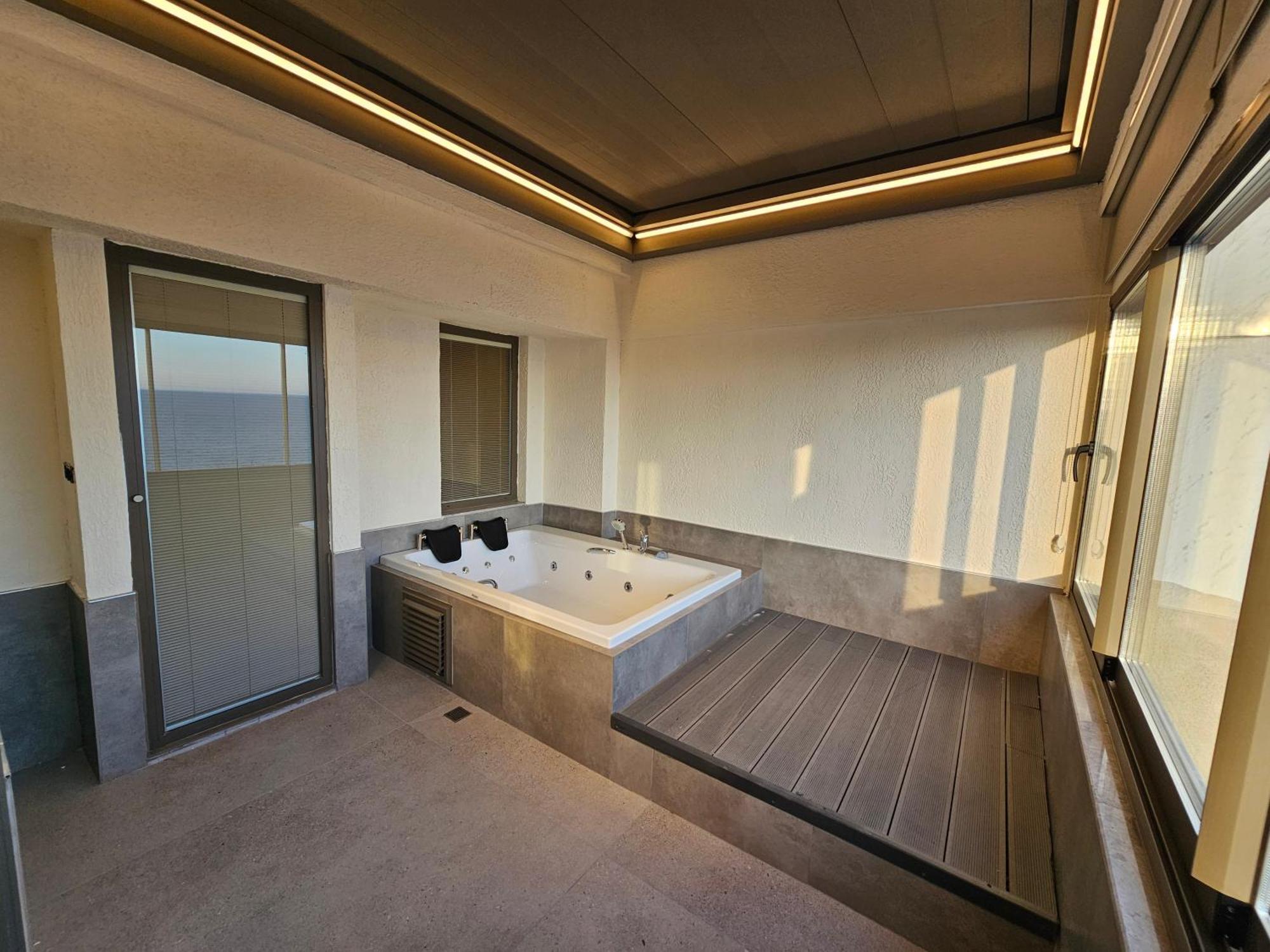 Sulara Exclusive Lounge Bistro Aparthotel