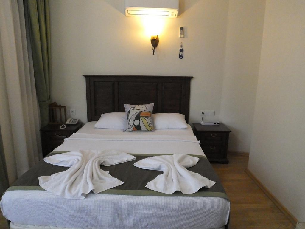 Hotel Hadrian Gate 3*
