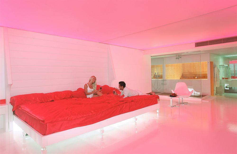 Adam & Eve Hotel 4*