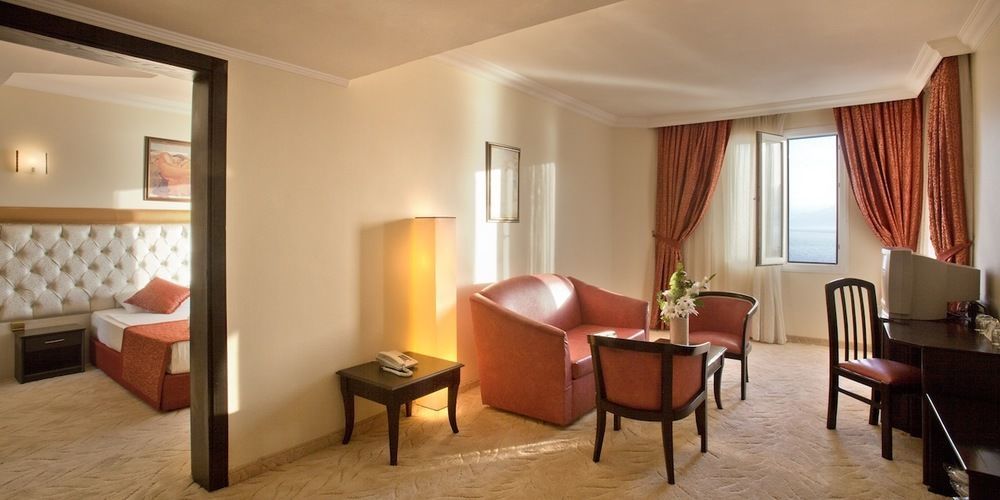 Hotel Adonis 4*