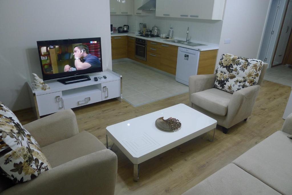 Emerald Green Apartment *