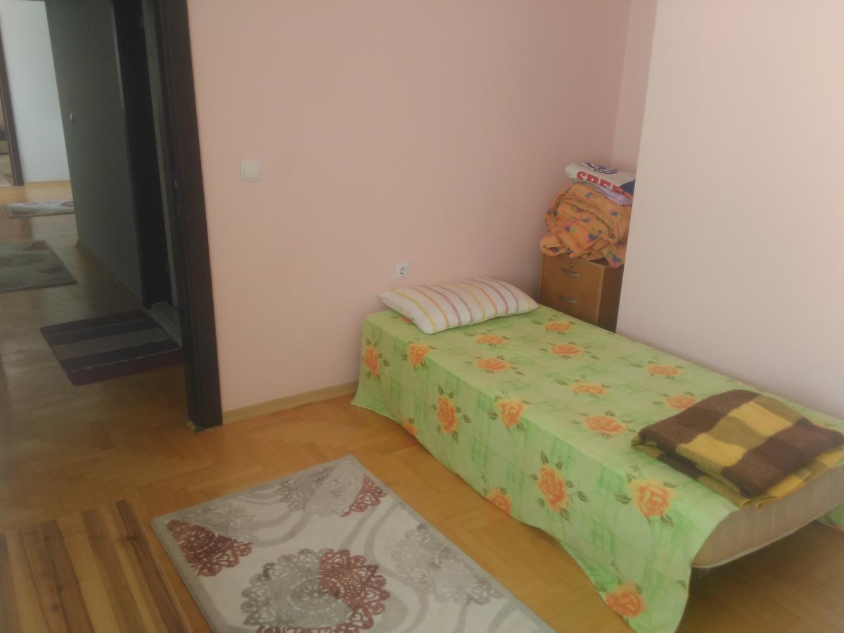 Apartamento 2033. Sokak *