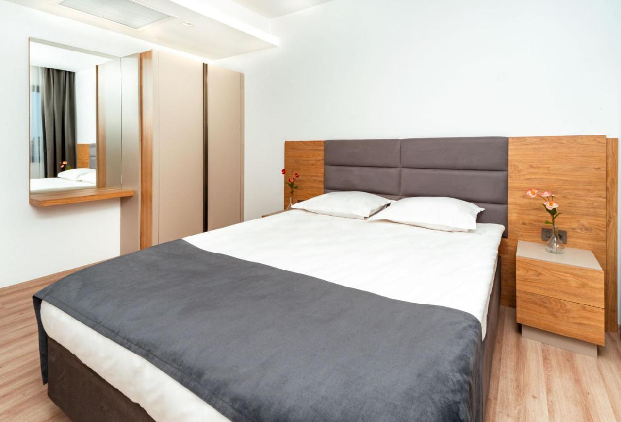 Apart-hotel New Safir