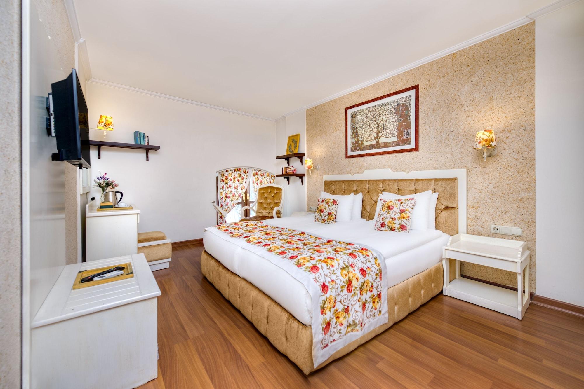 Adalya Port Otel 4*