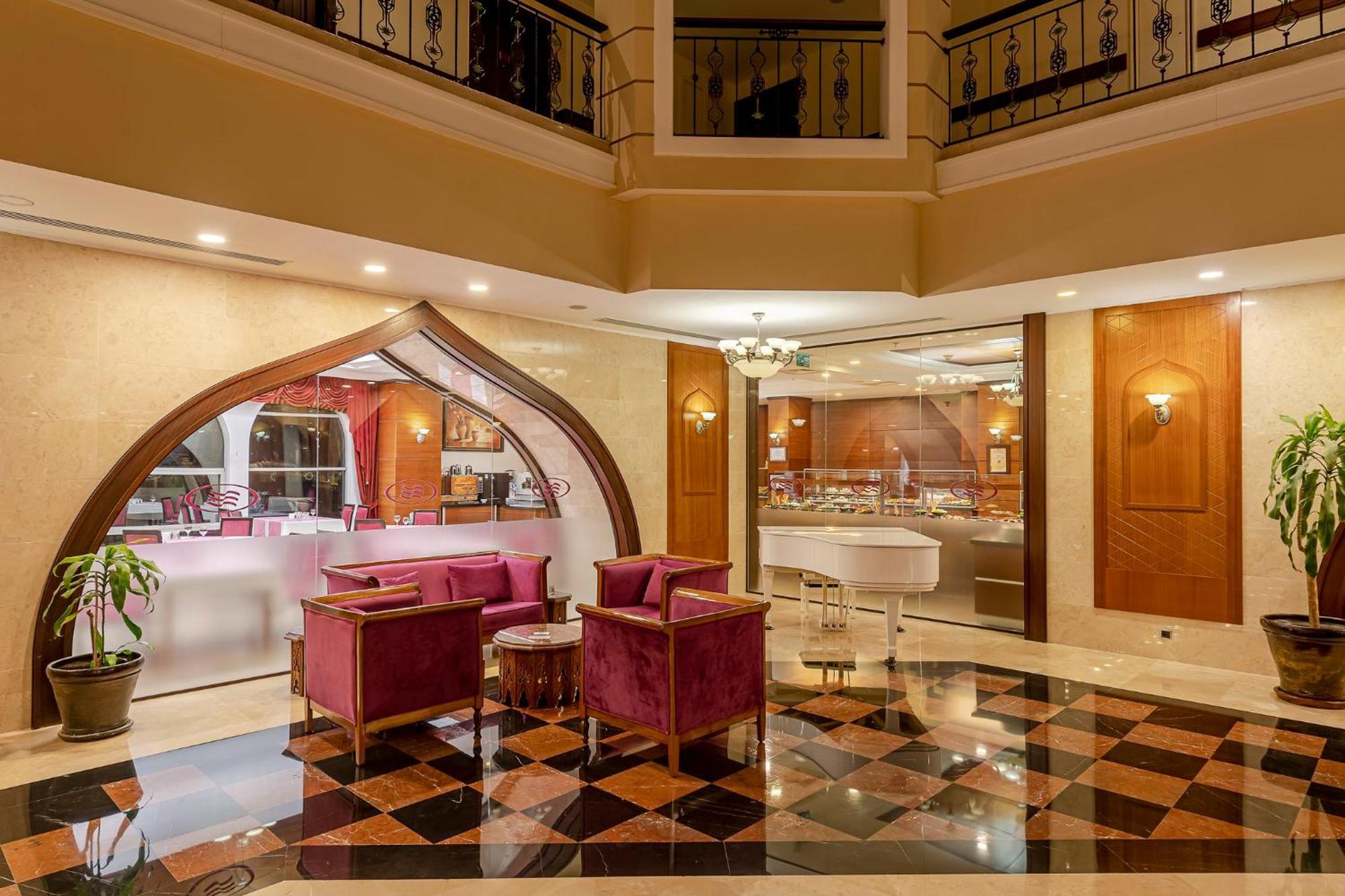 Hotel Crowne Plaza By Ihg Antália