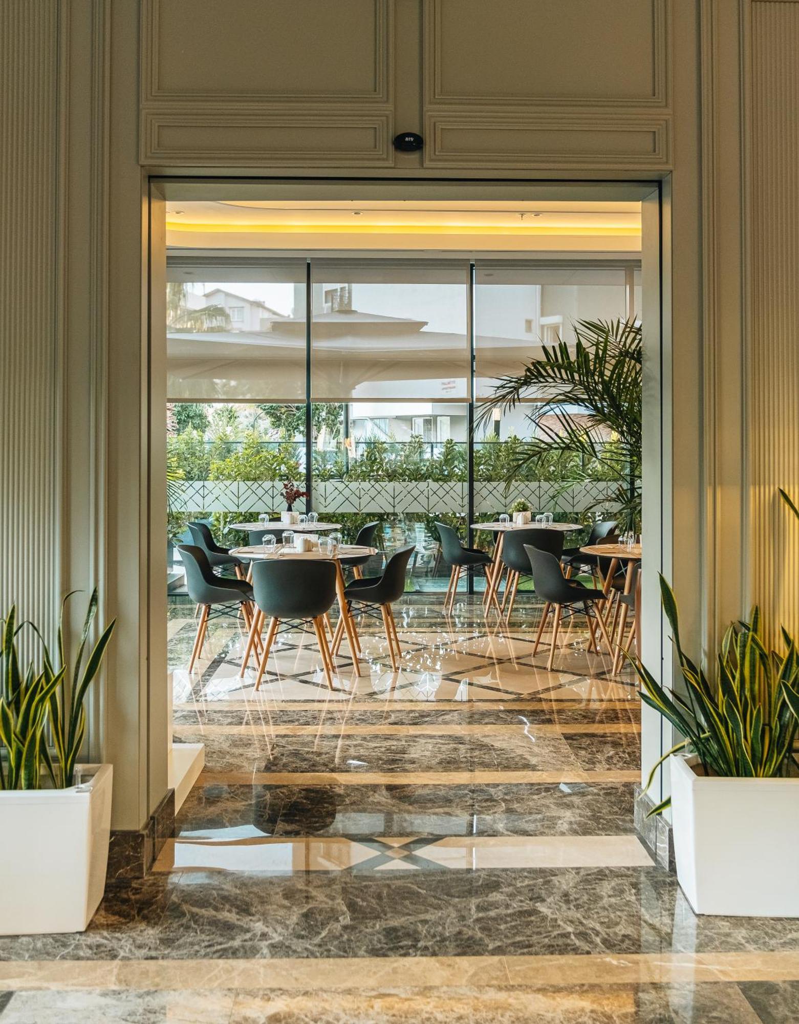 Four Points Flex By Sheraton Lara Otel 4*