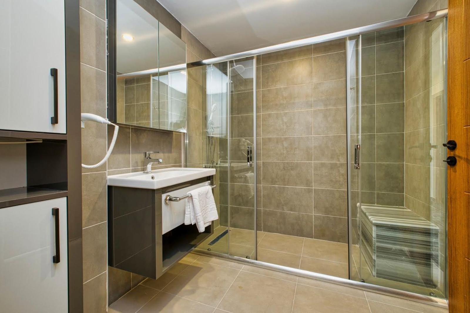 Laristone Aparthotel *