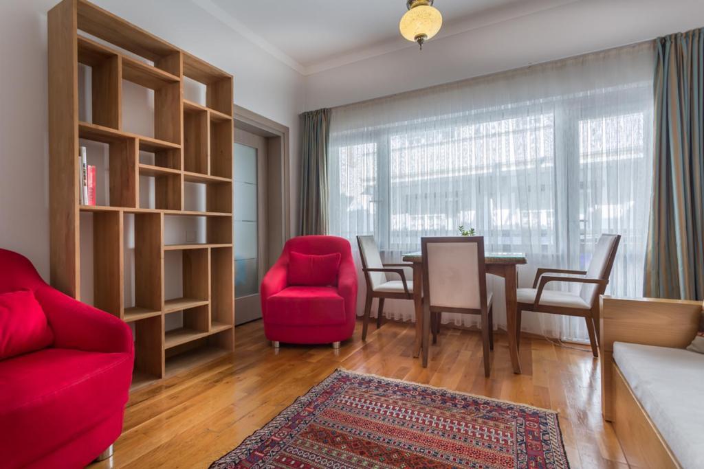 Aparthotel Ani 3*