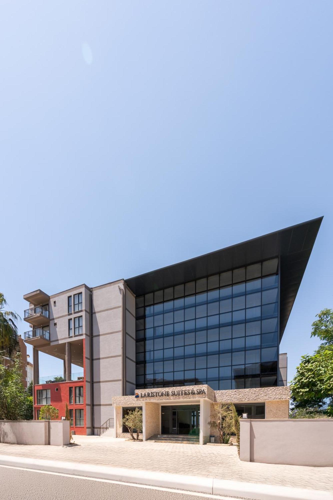 Aparthotel Laristone *