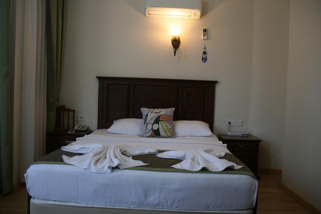 Hadrian Gate Hotel 3*