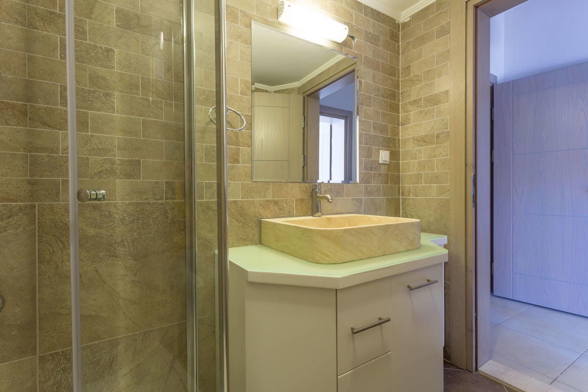 Aparthotel Ani 3*