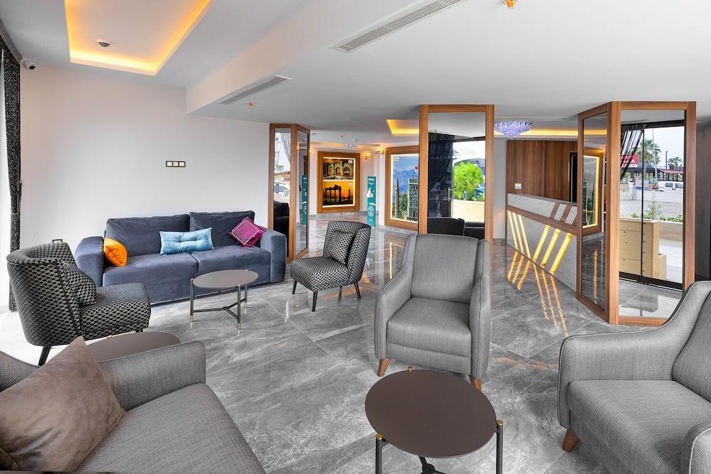 Hotel Theluna Antália