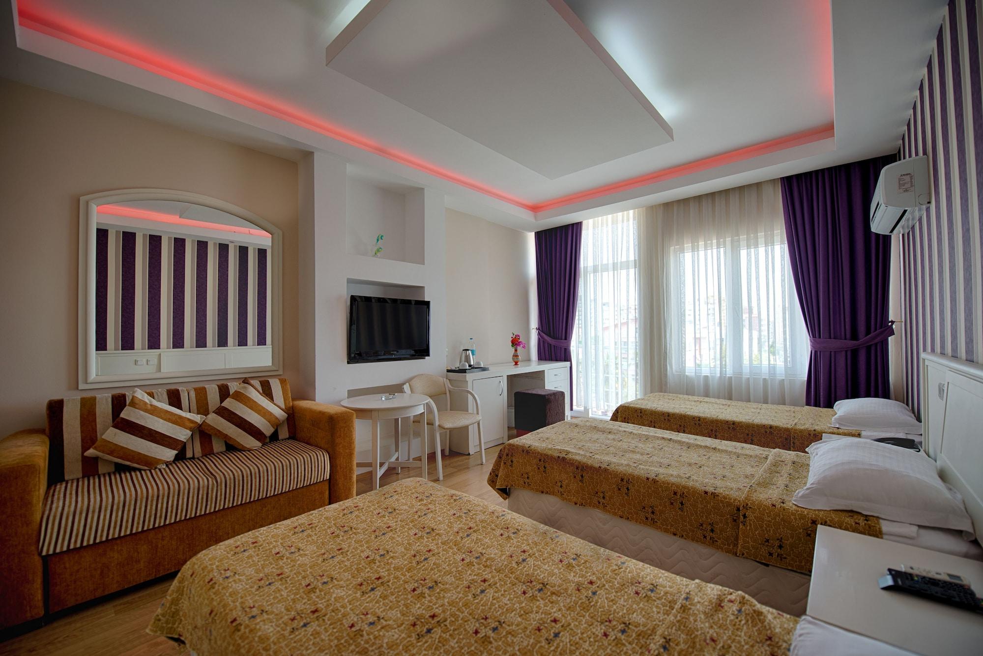 Otel Lara World 3*