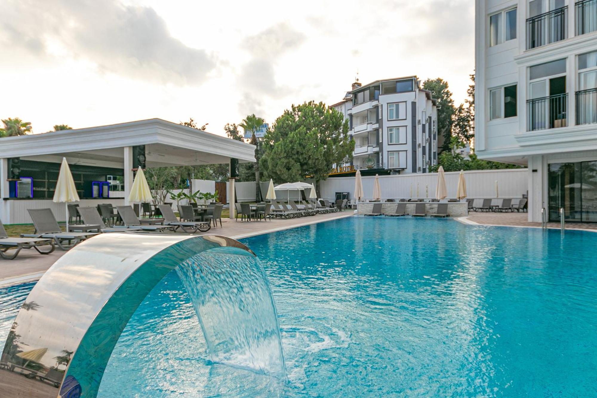 Otel Lara World