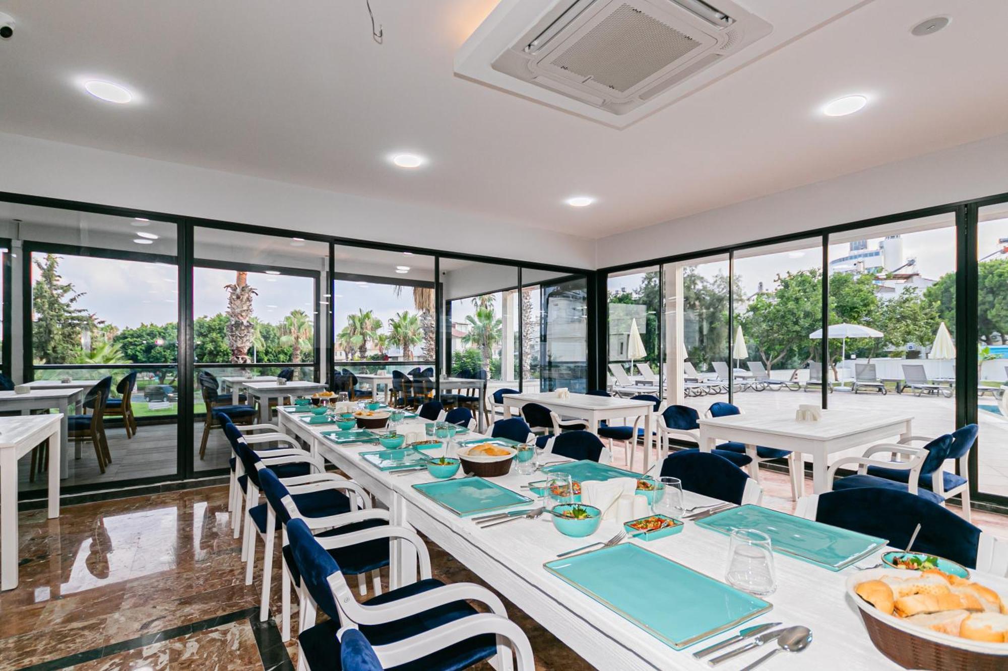 Lara World Otel